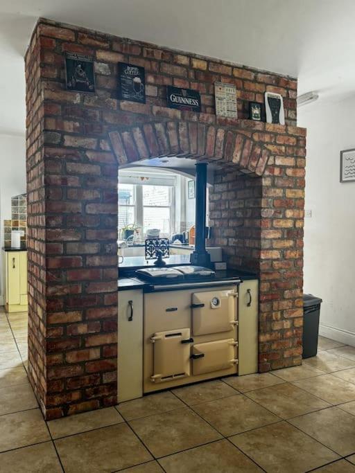 The Victorian Townhouse Portrush Villa Bagian luar foto